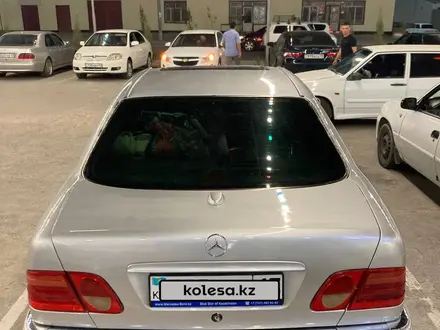 Mercedes-Benz E 280 1997 года за 3 200 000 тг. в Туркестан – фото 3