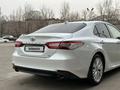 Toyota Camry 2020 года за 17 500 000 тг. в Алматы – фото 6