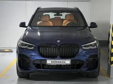 BMW X5 2022 года за 41 900 000 тг. в Алматы – фото 2