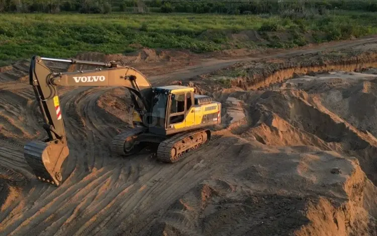Услуги гусеничного экскаватора JCB/Volvo — ковш и клещи для дробления бетон в Уральск