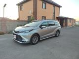 Toyota Sienna 2021 года за 20 000 000 тг. в Астана