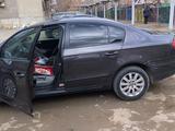 Volkswagen Passat 2006 года за 3 200 000 тг. в Атырау – фото 2