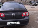 Volkswagen Passat 2006 года за 3 200 000 тг. в Атырау – фото 3