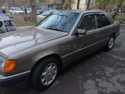 Mercedes-Benz E 230 1992 года за 1 500 000 тг. в Жезказган – фото 2