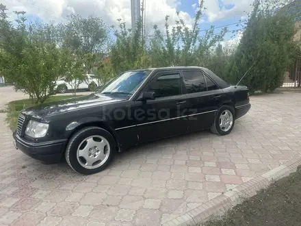 Mercedes-Benz E 280 1994 года за 2 880 000 тг. в Туркестан – фото 4