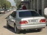 Mercedes-Benz E 230 1995 года за 1 960 634 тг. в Алматы – фото 2