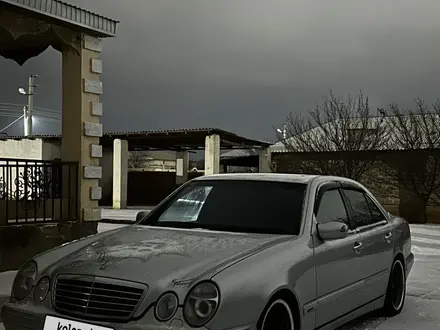 Mercedes-Benz E 320 2001 года за 4 900 000 тг. в Актау