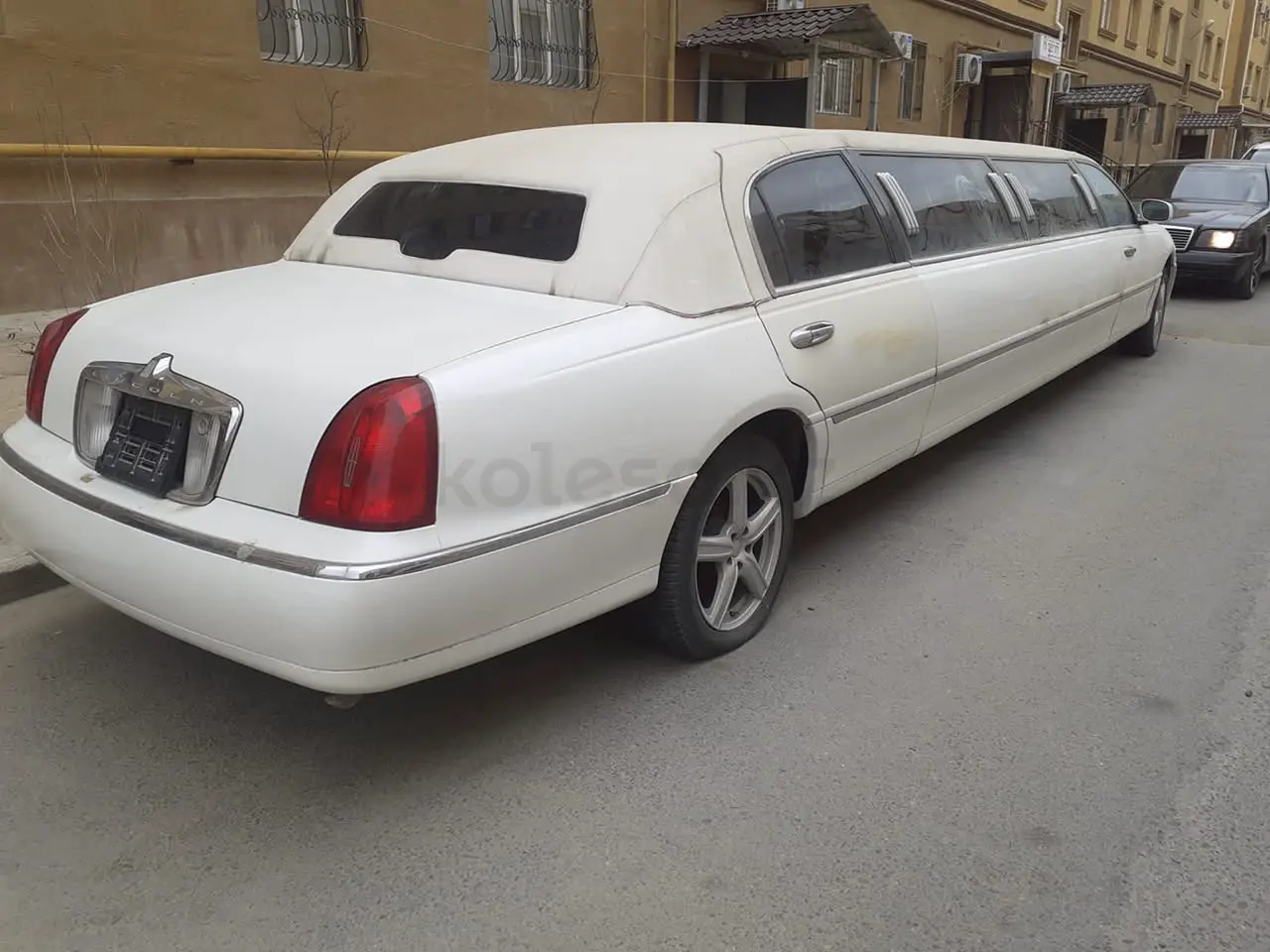 Lincoln Town Car, 2001
