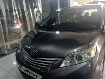 Toyota Sienna 2015 года за 14 500 000 тг. в Астана – фото 8