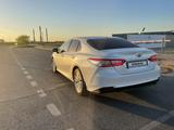 Toyota Camry 2019 года за 15 200 000 тг. в Астана – фото 2
