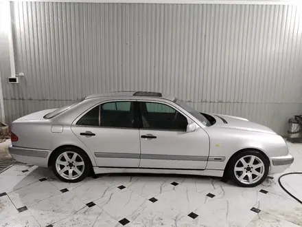 Mercedes-Benz E 320 1999 года за 3 900 000 тг. в Аральск – фото 7