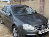 Volkswagen Jetta 2007 года за 3 150 000 тг. в Шымкент – фото 4