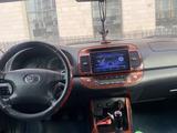 Toyota Camry 2003 года за 4 000 000 тг. в Атырау – фото 5