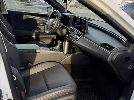 Lexus ES 250 2022 года за 23 500 000 тг. в Алматы – фото 7