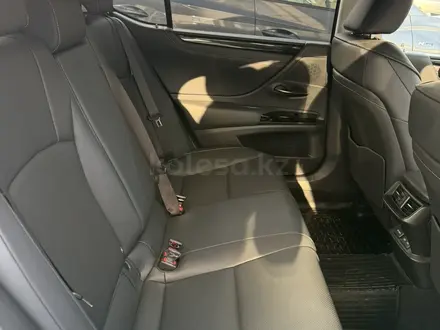 Lexus ES 250 2022 года за 23 500 000 тг. в Алматы – фото 12