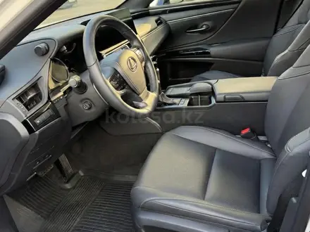 Lexus ES 250 2022 года за 23 500 000 тг. в Алматы – фото 6