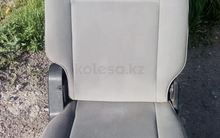 Боковое откидное сиденье для буса т4 в Караганда