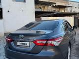 Toyota Camry 2018 года за 8 000 000 тг. в Жанаозен – фото 5