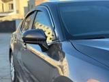Toyota Camry 2018 года за 8 000 000 тг. в Жанаозен – фото 2