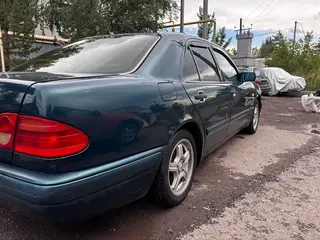 Mercedes-Benz E 230