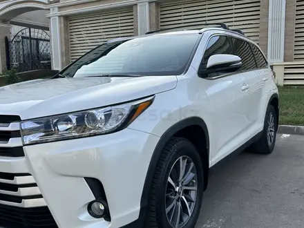 Toyota Highlander 2018 года за 21 000 000 тг. в Астана – фото 2