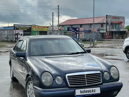 Mercedes-Benz E 240 1997 года за 3 200 000 тг. в Кокшетау