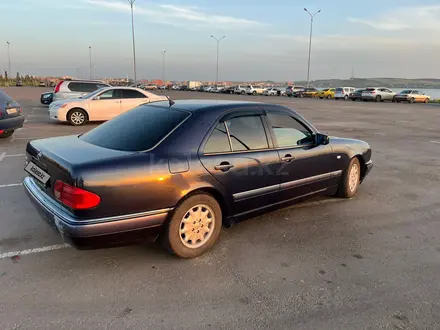 Mercedes-Benz E 240 1997 года за 3 200 000 тг. в Кокшетау – фото 11