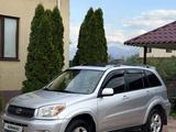 Toyota RAV4 2004 года за 5 500 000 тг. в Алматы