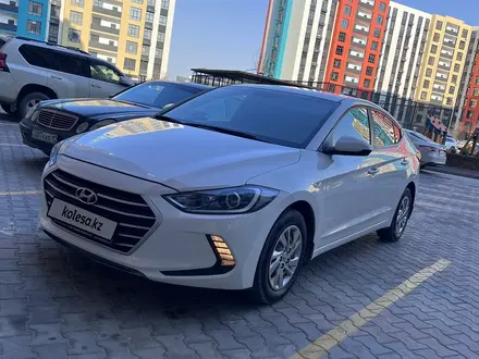 Hyundai Elantra 2018 года за 5 900 000 тг. в Актау