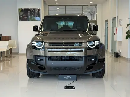 Land Rover Defender X-Dynamic SE 2026 года за 74 244 000 тг. в Караганда – фото 2