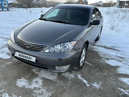 Toyota Camry 2005 года за 6 200 000 тг. в Усть-Каменогорск – фото 2