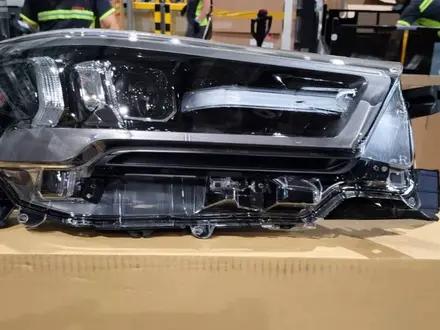 Фара передний Toyota Hilux 2020-2025 NEW ORIGINAL за 10 000 тг. в Алматы