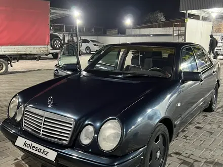 Mercedes-Benz E 230 1996 года за 2 430 000 тг. в Алматы – фото 5