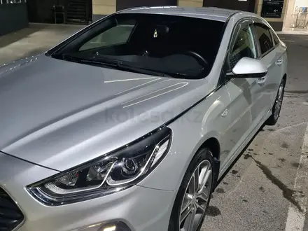 Hyundai Sonata 2018 года за 8 100 000 тг. в Шымкент – фото 2