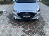 Hyundai Elantra 2018 года за 5 300 000 тг. в Уральск – фото 3