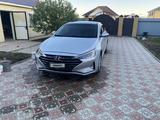 Hyundai Elantra 2018 года за 5 300 000 тг. в Уральск – фото 2