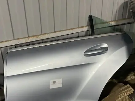 Задние двери на Мерседес CLS C 218 за 1 000 тг. в Алматы