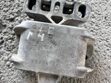 Опора двигателя подушка Volkswagen Audi за 12 000 тг. в Алматы