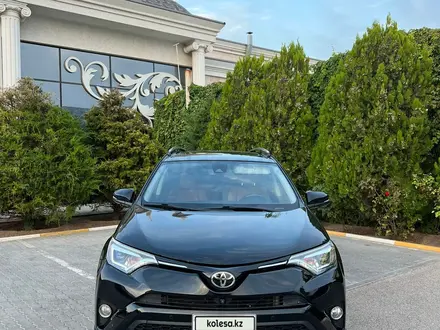 Toyota RAV4 2017 года за 9 300 000 тг. в Актау – фото 5