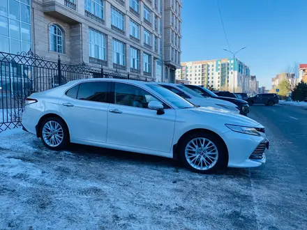 Toyota Camry 2018 года за 13 299 999 тг. в Астана – фото 4