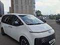 Hyundai Staria 2022 года за 20 444 444 тг. в Алматы – фото 2