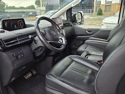 Hyundai Staria 2022 года за 20 444 444 тг. в Алматы – фото 10