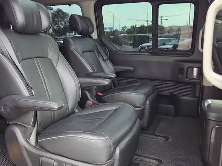 Hyundai Staria 2022 года за 20 444 444 тг. в Алматы – фото 12