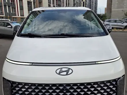 Hyundai Staria 2022 года за 20 444 444 тг. в Алматы – фото 13