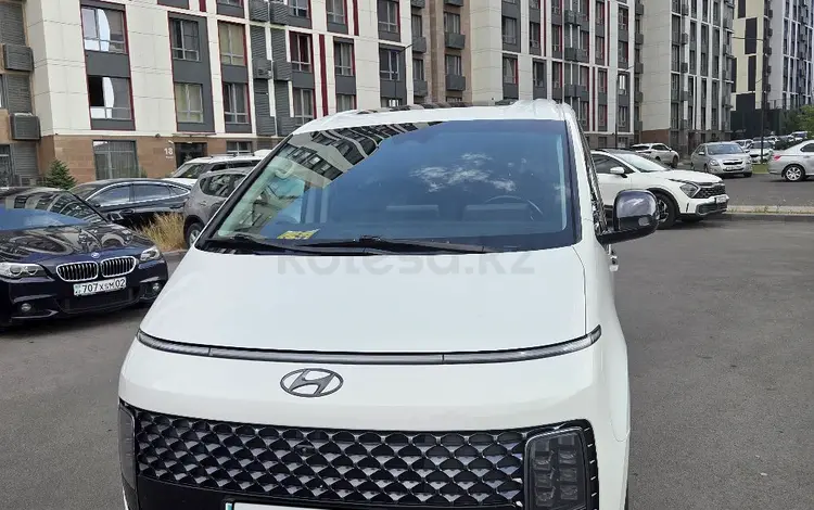 Hyundai Staria 2022 года за 20 444 444 тг. в Алматы