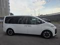 Hyundai Staria 2022 года за 20 444 444 тг. в Алматы – фото 3