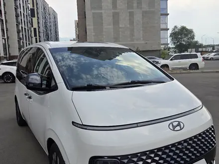Hyundai Staria 2022 года за 20 444 444 тг. в Алматы – фото 7