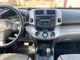 Toyota RAV4 2007 года за 6 600 000 тг. в Уральск – фото 2