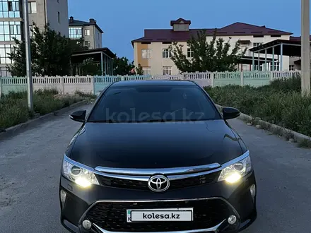 Toyota Camry 2015 года за 10 800 000 тг. в Шымкент – фото 2