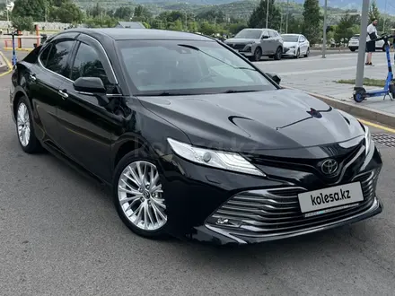 Toyota Camry 2020 года за 16 000 000 тг. в Алматы